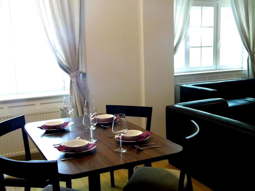 Lion Apartments Medena, Big Size, High Ceilings 브라티슬라바 객실 사진