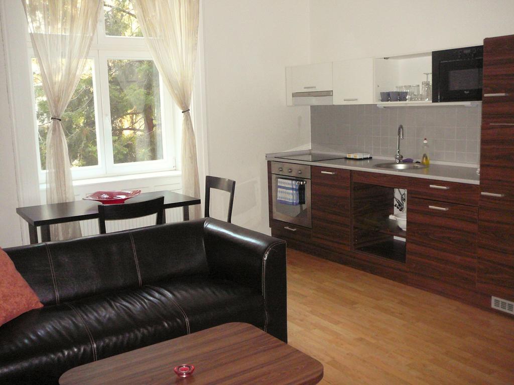 Lion Apartments Medena, Big Size, High Ceilings 브라티슬라바 외부 사진