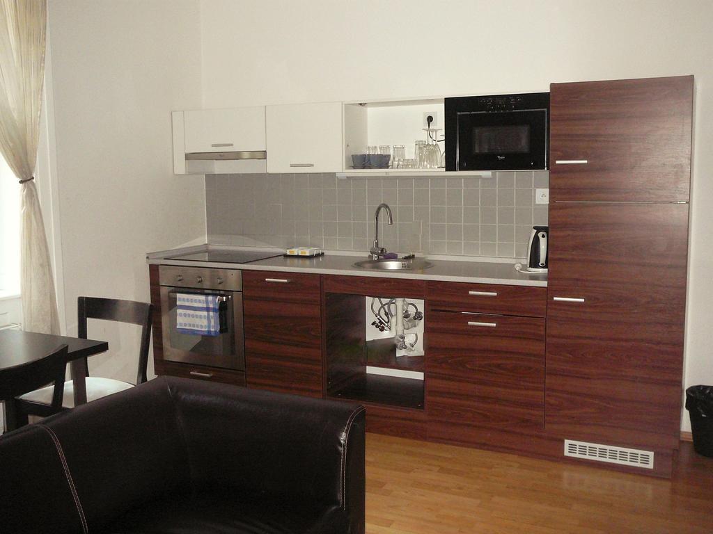 Lion Apartments Medena, Big Size, High Ceilings 브라티슬라바 외부 사진