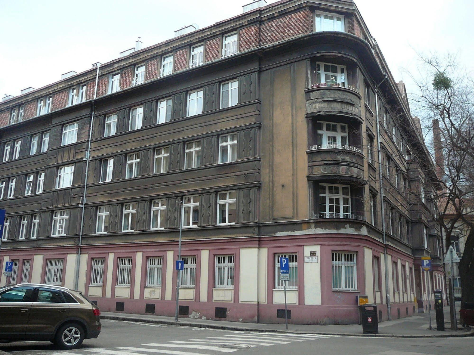 Lion Apartments Medena, Big Size, High Ceilings 브라티슬라바 외부 사진